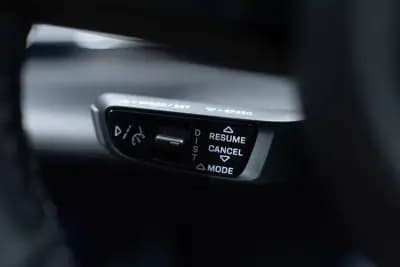 Sell Porsche Taycan 2020 - 76950 EUR, 45000 km - AUTO.MOTO.pt