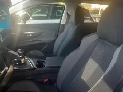 Vendo Peugeot 3008 2019 - 17900 EUR, 125000 km - AUTO.MOTO.pt