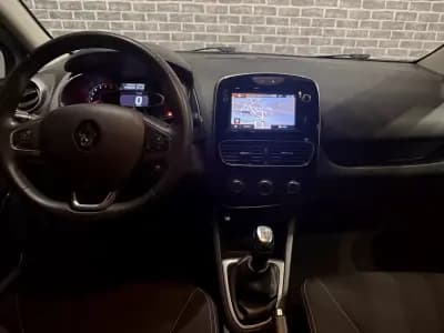 Vendo Renault Clio 2018 - 10999 EUR, 89000 km - AUTO.MOTO.pt