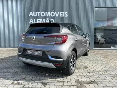 Sell Renault Captur 2023 - 18250 EUR, 72446 km - AUTO.MOTO.pt