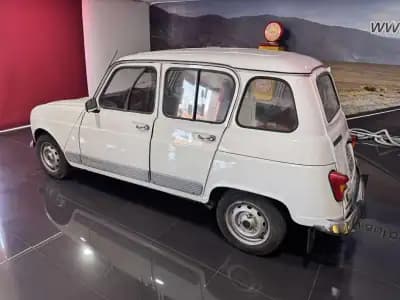 Vendo Renault 4 1992 - 5500 EUR, 144000 km - AUTO.MOTO.pt