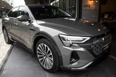 Vendo Audi Q8 e-Tron Sportback 2023 - 52900 EUR, 34353 km - AUTO.MOTO.pt