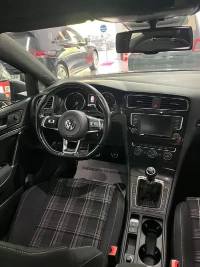 Vendo Volkswagen Golf 2015 - 18900 EUR, 147980 km - AUTO.MOTO.pt