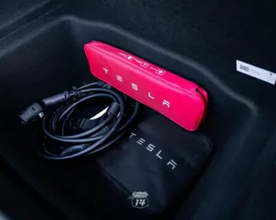 Vendo Tesla Model 3 2022 - 32990 EUR, 121900 km - AUTO.MOTO.pt