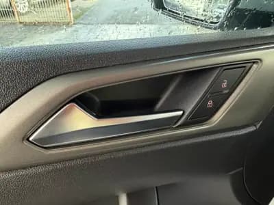 Vendo Volkswagen Polo 2018 - 12990 EUR, 69000 km - AUTO.MOTO.pt