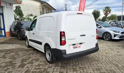 Vendo Peugeot Partner 2018 - 9900 EUR, 250472 km - AUTO.MOTO.pt