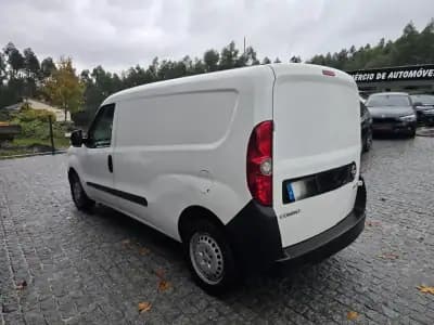 Vendo Opel Combo 2017 - 8900 EUR, 200000 km - AUTO.MOTO.pt