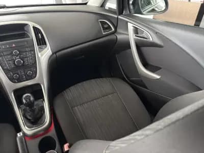 Vendo Opel Astra 2009 - 5990 EUR, 244173 km - AUTO.MOTO.pt