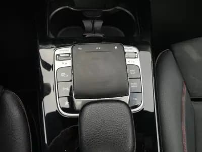 Sell Mercedes-Benz CLA 180 2020 - 25400 EUR, 176284 km - AUTO.MOTO.pt