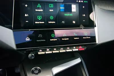 Vendo Peugeot 408 2024 - 24600 EUR, 30776 km - AUTO.MOTO.pt