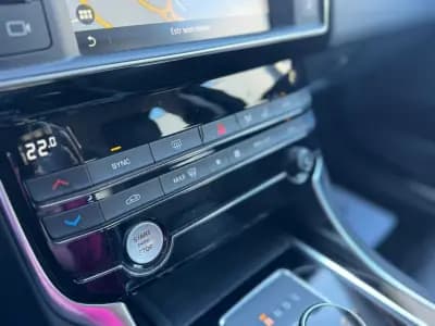 Sell Jaguar XE 2018 - 18900 EUR, 104810 km - AUTO.MOTO.pt