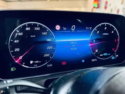 Vendo Mercedes-Benz C 300 2022 - 40990 EUR, 95187 km - AUTO.MOTO.pt