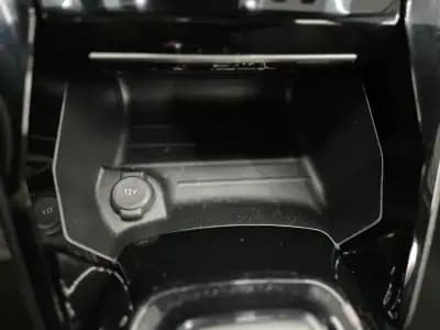 Sell Peugeot 2008 2024 - 22500 EUR, 13000 km - AUTO.MOTO.pt