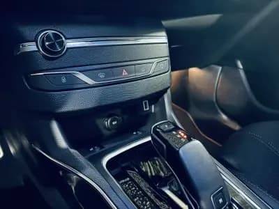 Vendo Peugeot 308 2020 - 23990 EUR, 32813 km - AUTO.MOTO.pt