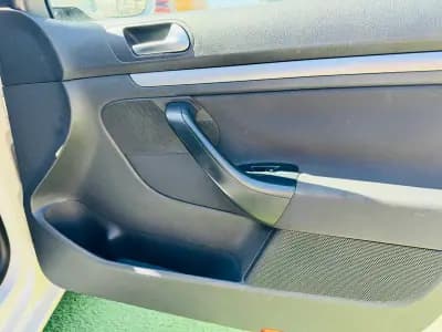 Vendo Volkswagen Jetta 2010 - 8000 EUR, 170000 km - AUTO.MOTO.pt