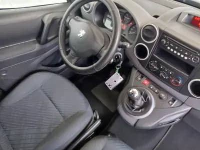 Vendo Peugeot Partner 2010 - 9990 EUR, 117500 km - AUTO.MOTO.pt