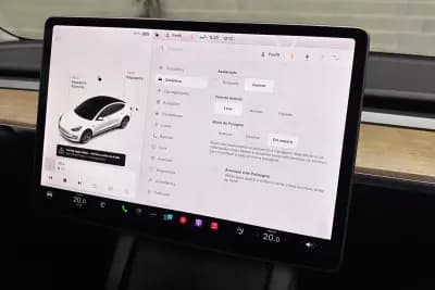 Vendo Tesla Model 3 2021 - 25450 EUR, 58710 km - AUTO.MOTO.pt