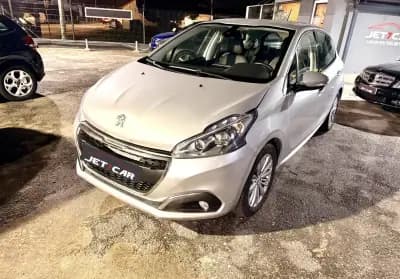 Vendo Peugeot 208 2018 - 10990 EUR, 40612 km - AUTO.MOTO.pt