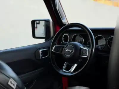 Sell Jeep Gladiator 2021 - 68000 EUR, 63154 km - AUTO.MOTO.pt