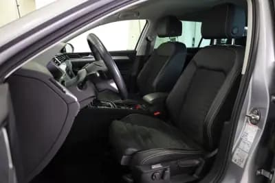 Vendo Volkswagen Passat Variant 2021 - 25990 EUR, 70682 km - AUTO.MOTO.pt