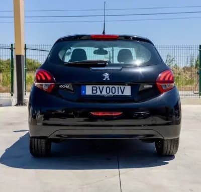 Sell Peugeot 208 2015 - 10990 EUR, 152900 km - AUTO.MOTO.pt