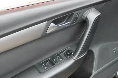 Vendo Volkswagen Passat 2011 - 10990 EUR, 174000 km - AUTO.MOTO.pt