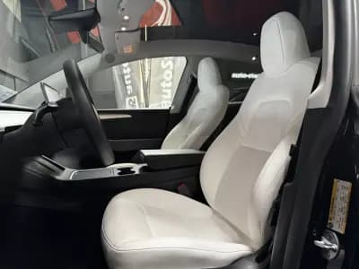 Vendo Tesla Model Y 2024 - 43990 EUR, 35600 km - AUTO.MOTO.pt