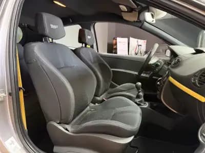 Vendo Renault Clio 2006 - 17500 EUR, 148741 km - AUTO.MOTO.pt