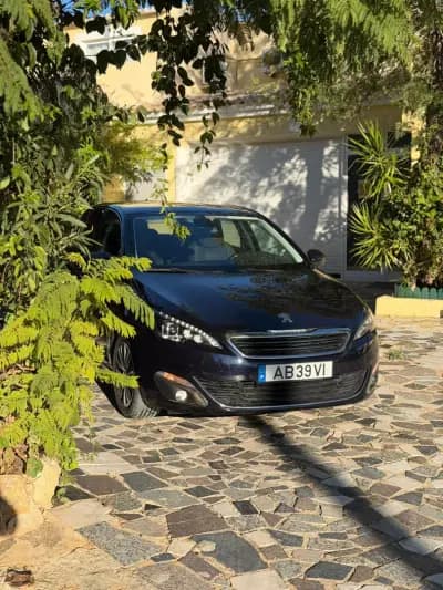 Vendo Peugeot 308 2017 - 10900 EUR, 140007 km - AUTO.MOTO.pt