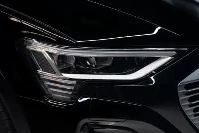 Vendo Audi Q8 e-Tron Sportback 2023 - 49950 EUR, 55000 km - AUTO.MOTO.pt