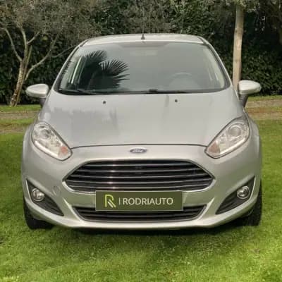 Vendo Ford Fiesta 2014 - 9990 EUR, 137000 km - AUTO.MOTO.pt