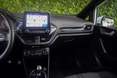 Vendo Ford Fiesta 2019 - 19900 EUR, 110400 km - AUTO.MOTO.pt