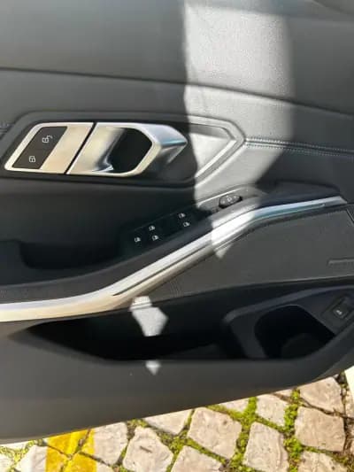 Vendo BMW 330 2019 - 30000 EUR, 210000 km - AUTO.MOTO.pt