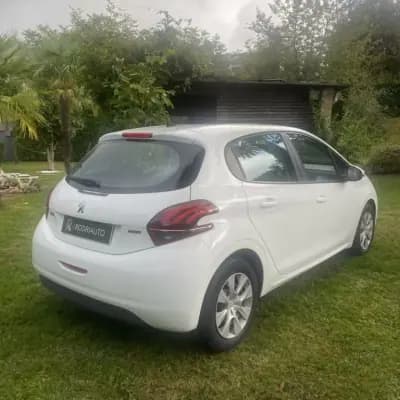 Vendo Peugeot 208 2016 - 9990 EUR, 103782 km - AUTO.MOTO.pt