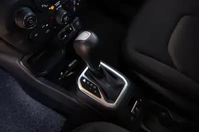 Vendo Jeep Renegade 2020 - 27500 EUR, 24000 km - AUTO.MOTO.pt