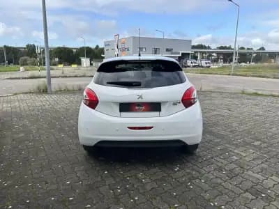 Sell Peugeot 208 2012 - 9990 EUR, 178000 km - AUTO.MOTO.pt