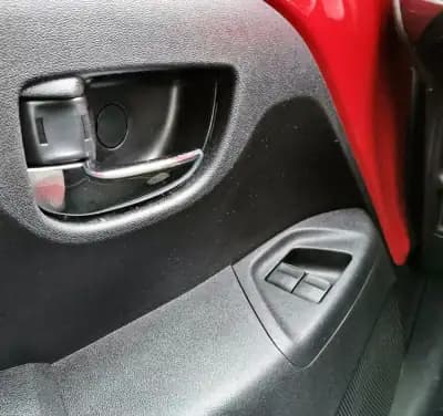 Sell Peugeot 108 2017 - 9600 EUR, 46200 km - AUTO.MOTO.pt