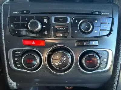 Vendo DS DS4 2014 - 11000 EUR, 170000 km - AUTO.MOTO.pt