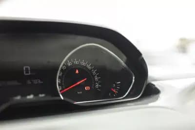 Vendo Peugeot 208 2014 - 7900 EUR, 203000 km - AUTO.MOTO.pt