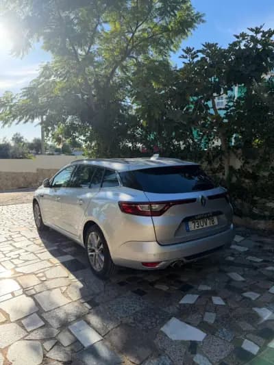 Vendo Renault Mégane 2018 - 16900 EUR, 102599 km - AUTO.MOTO.pt