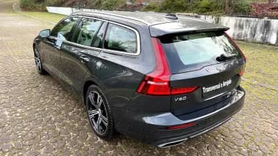 Sell Volvo V60 2020 - 26500 EUR, 129000 km - AUTO.MOTO.pt