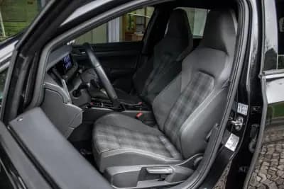 Vendo Volkswagen Golf 2022 - 34990 EUR, 72017 km - AUTO.MOTO.pt