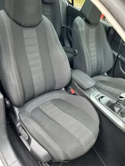 Vendo Peugeot 308 2015 - 8900 EUR, 210000 km - AUTO.MOTO.pt