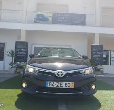 Vendo Toyota Auris 2015 - 12750 EUR, 184300 km - AUTO.MOTO.pt