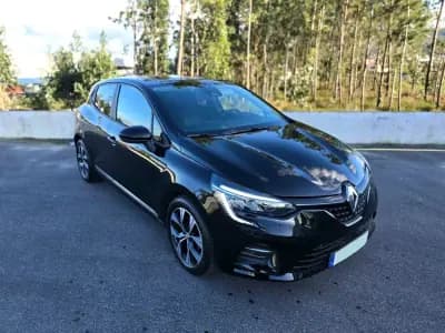 Vendo Renault Clio 2023 - 14750 EUR, 24600 km - AUTO.MOTO.pt