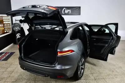 Sell Jaguar F-Pace 2018 - 33900 EUR, 70000 km - AUTO.MOTO.pt