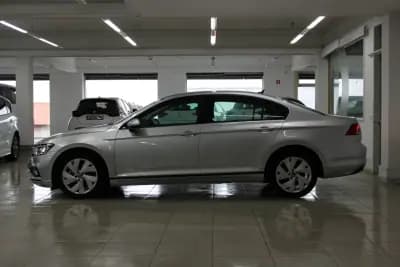 Vendo Volkswagen Passat 2021 - 21900 EUR, 22076 km - AUTO.MOTO.pt
