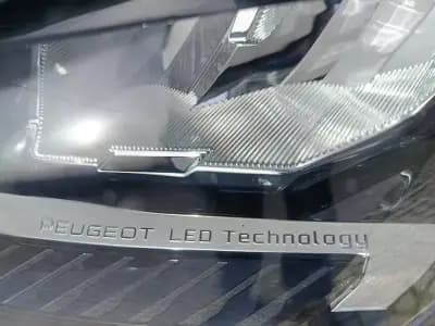 Vendo Peugeot 308 2023 - 18900 EUR, 75511 km - AUTO.MOTO.pt