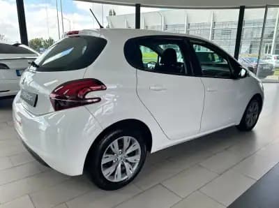 Sell Peugeot 208 2018 - 11990 EUR, 141744 km - AUTO.MOTO.pt