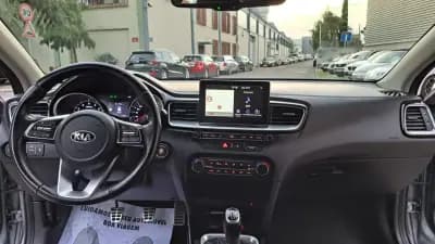 Vendo Kia Ceed SW 2018 - 12890 EUR, 154828 km - AUTO.MOTO.pt